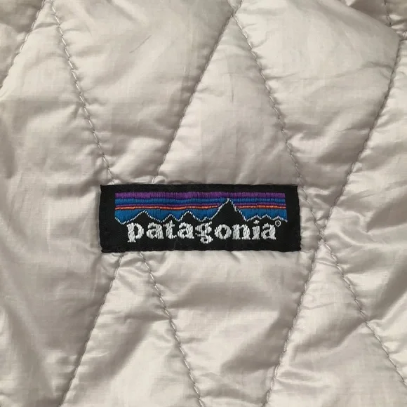 Patagonia vest white/ super light silver color. 🥶😍 Sz M with Primaloft - Picture 2 of 11